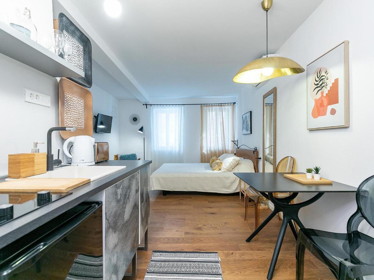 Stylish Studio Apartment By Irundo Rovinj Luaran gambar